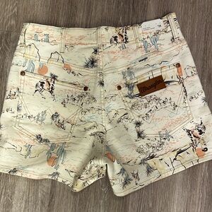 Wrangler Scenic Print Cream Shorts
